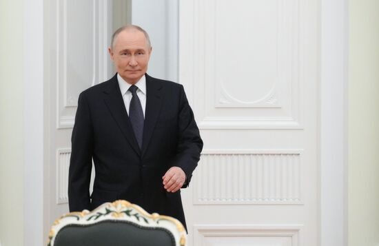 Встреча президента Владимира Путина с главой МИД КНР Ваном И