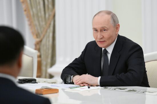 Встреча президента Владимира Путина с главой МИД КНР Ваном И