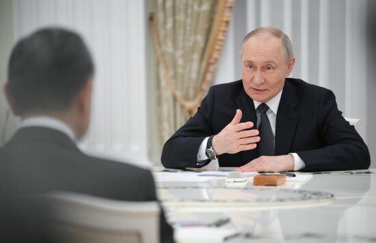 Встреча президента Владимира Путина с главой МИД КНР Ваном И