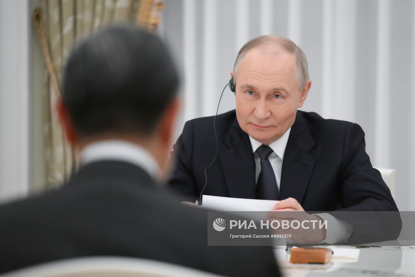 Встреча президента Владимира Путина с главой МИД КНР Ваном И