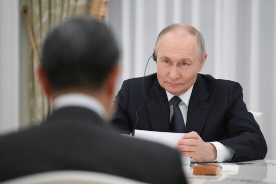 Встреча президента Владимира Путина с главой МИД КНР Ваном И