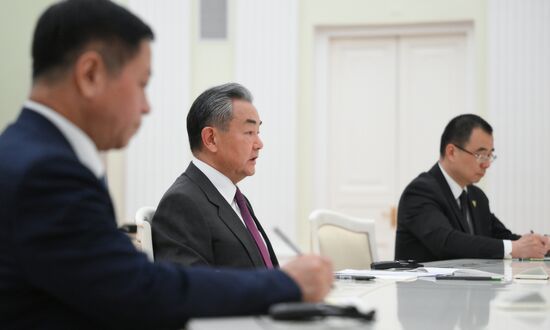 Встреча президента Владимира Путина с главой МИД КНР Ваном И