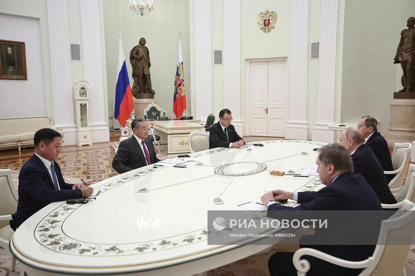 Встреча президента Владимира Путина с главой МИД КНР Ваном И