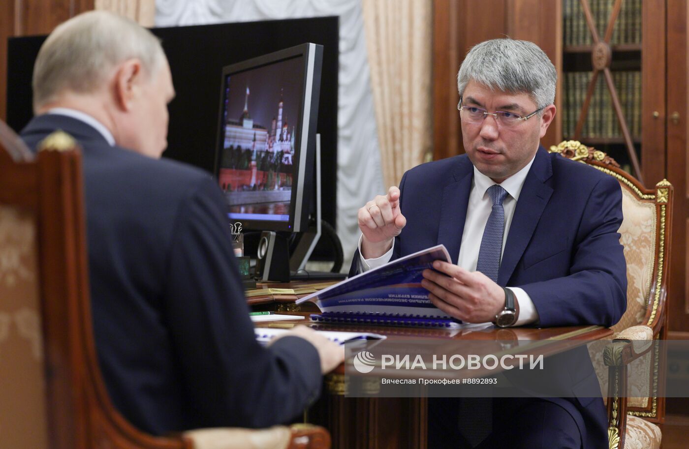 Рабочая встреча президента Владимира Путина с главой Бурятии А. Цыденовым