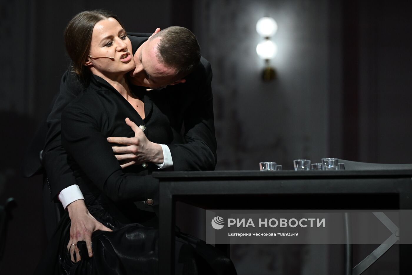 Спектакль "Каренина" в театре на Таганке