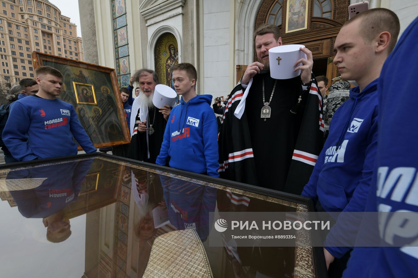 Перенос иконы в Свято-Преображенский кафедральный собор в Донецке