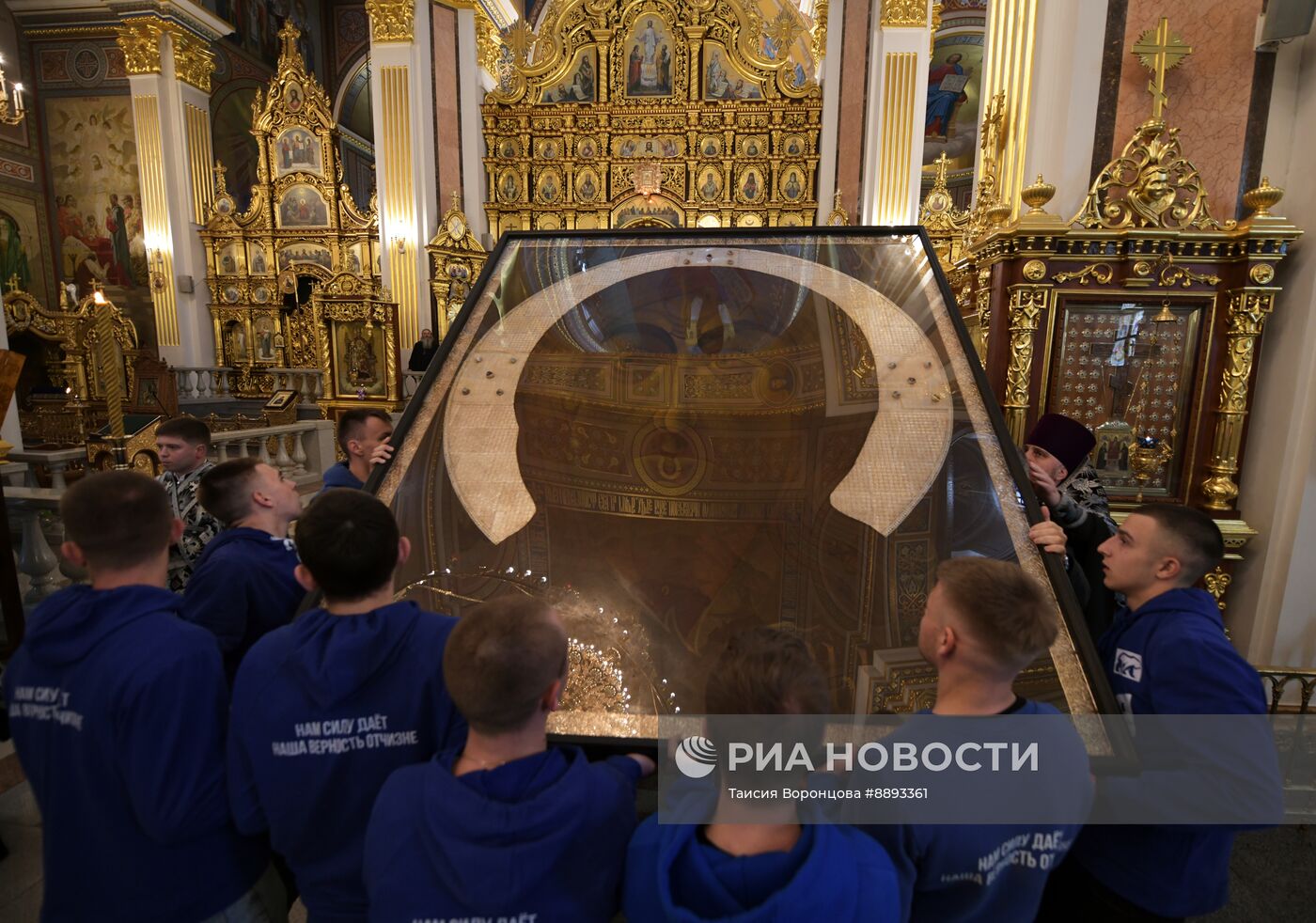 Перенос иконы в Свято-Преображенский кафедральный собор в Донецке