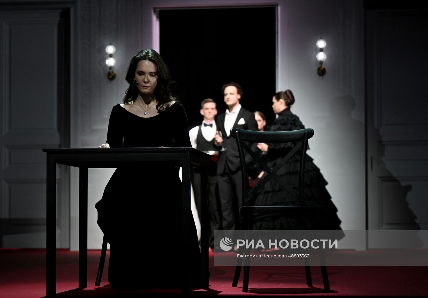 Спектакль "Каренина" в театре на Таганке