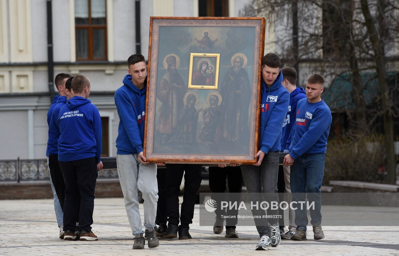 Перенос иконы в Свято-Преображенский кафедральный собор в Донецке