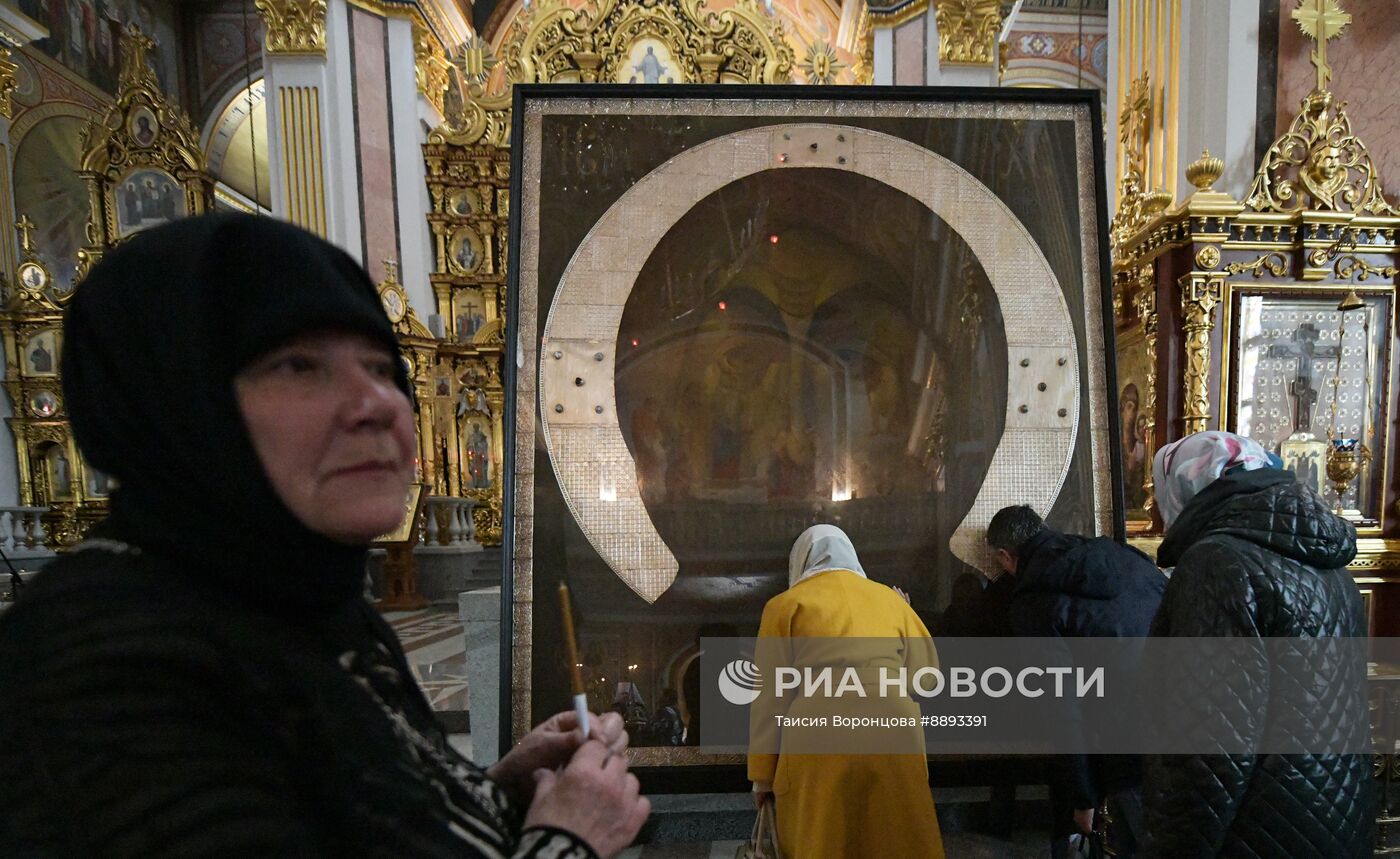 Перенос иконы в Свято-Преображенский кафедральный собор в Донецке