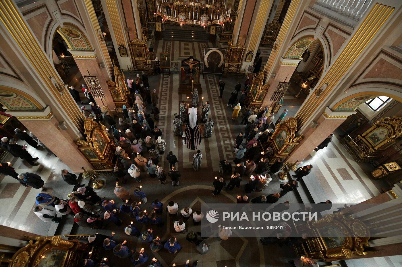 Перенос иконы в Свято-Преображенский кафедральный собор в Донецке