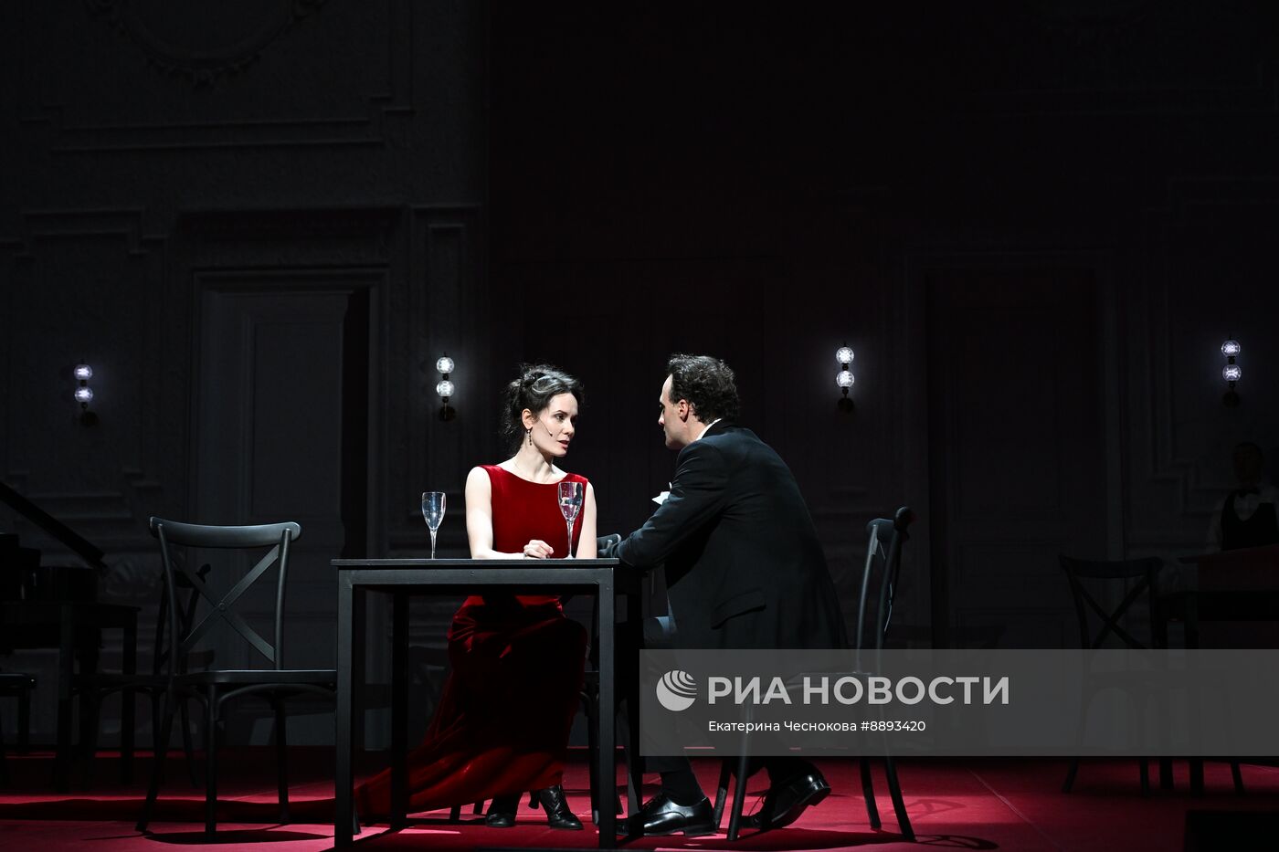 Спектакль "Каренина" в театре на Таганке