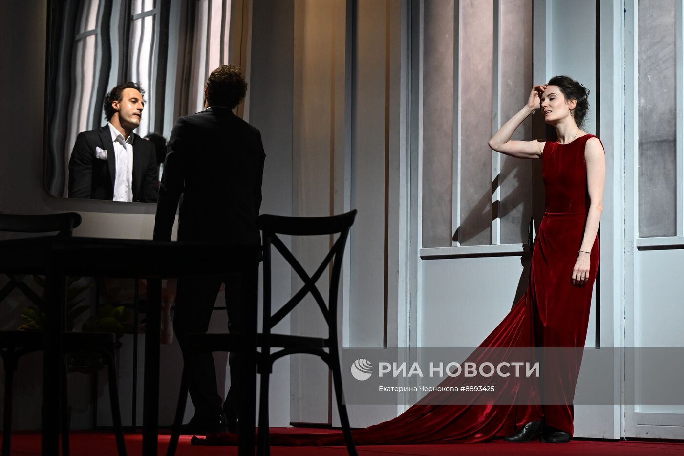 Спектакль "Каренина" в театре на Таганке