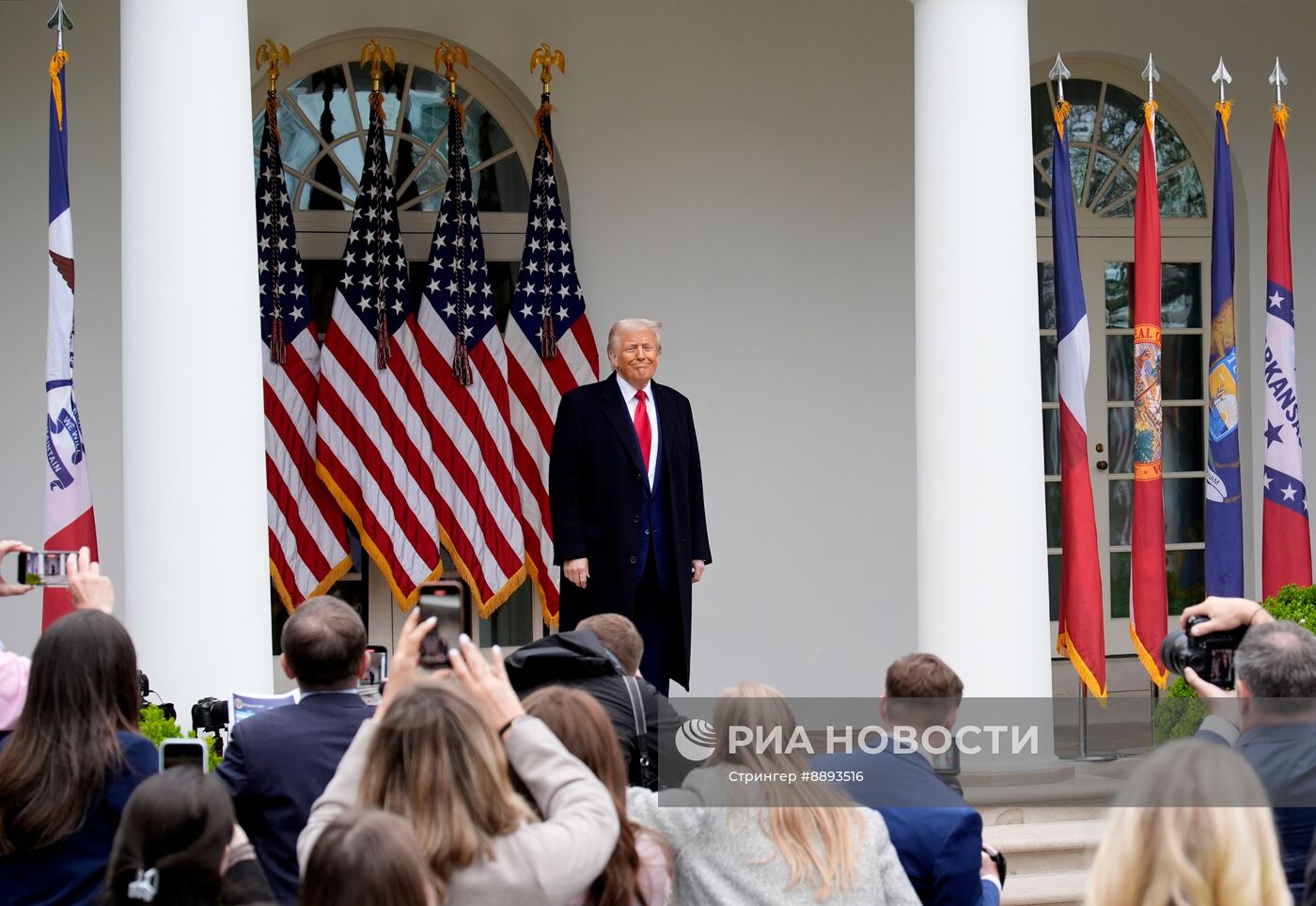 Президент США Трамп объявил о введении пошлин на продукцию других стран