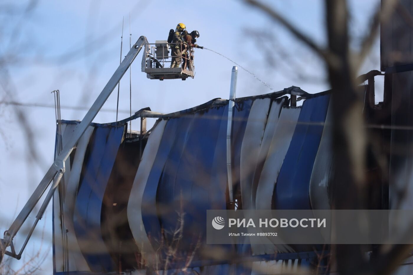 Последствия пожара на предприятии "Онежский судостроительный завод" в Петрозаводске