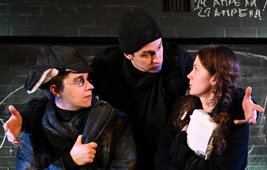 Спектакль "Мой бедный Марат" в театре на Юго-Западе 