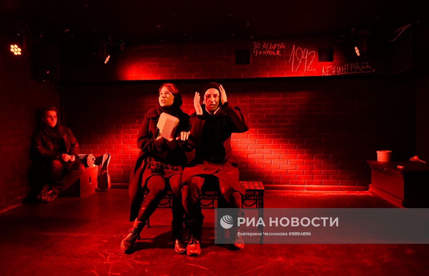 Спектакль "Мой бедный Марат" в театре на Юго-Западе 