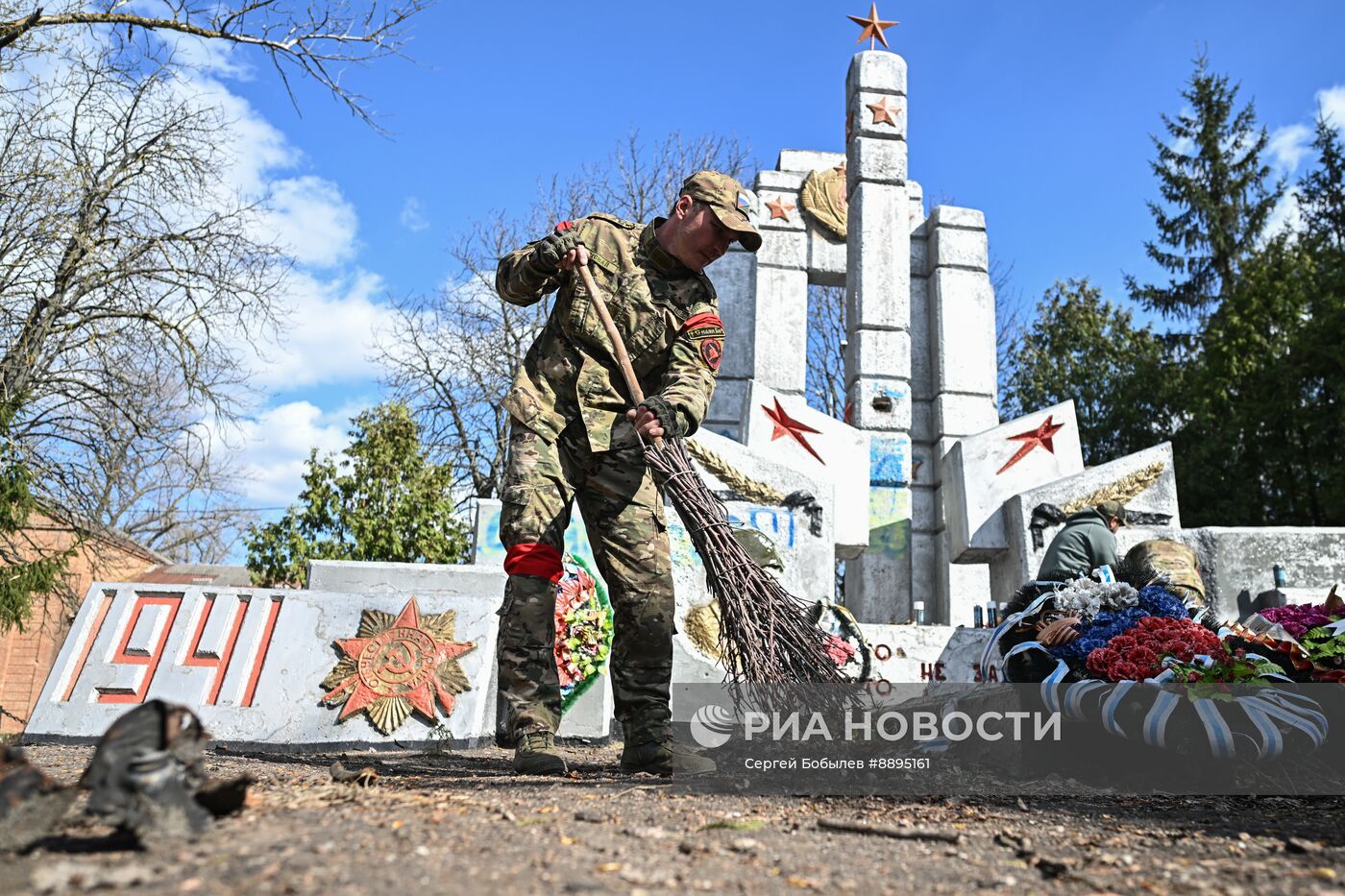 Реставрация братской могилы воинов Советской Армии в Курской области