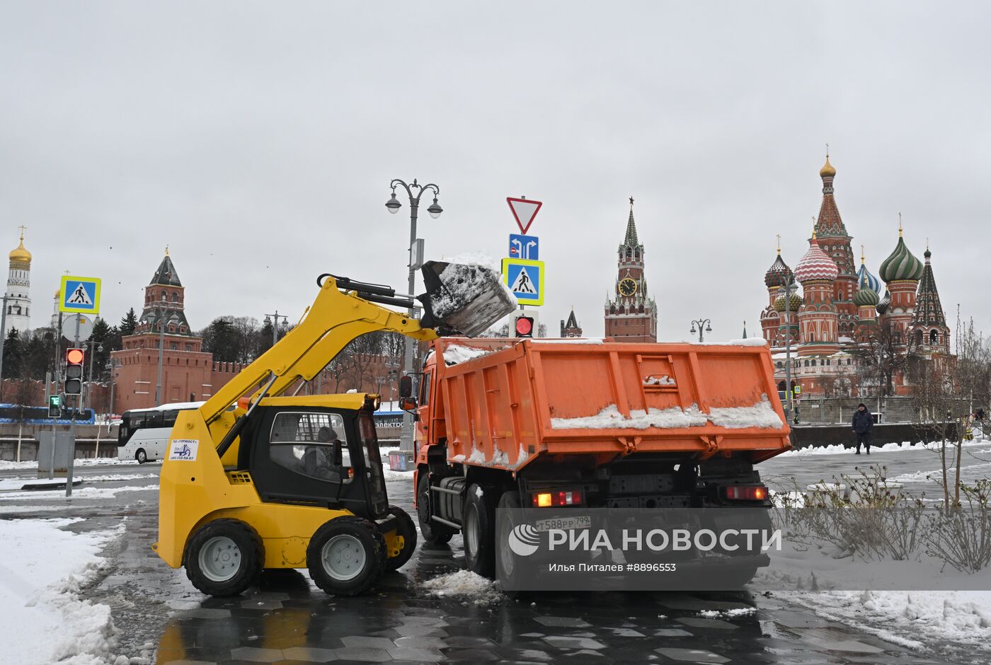Снег в Москве