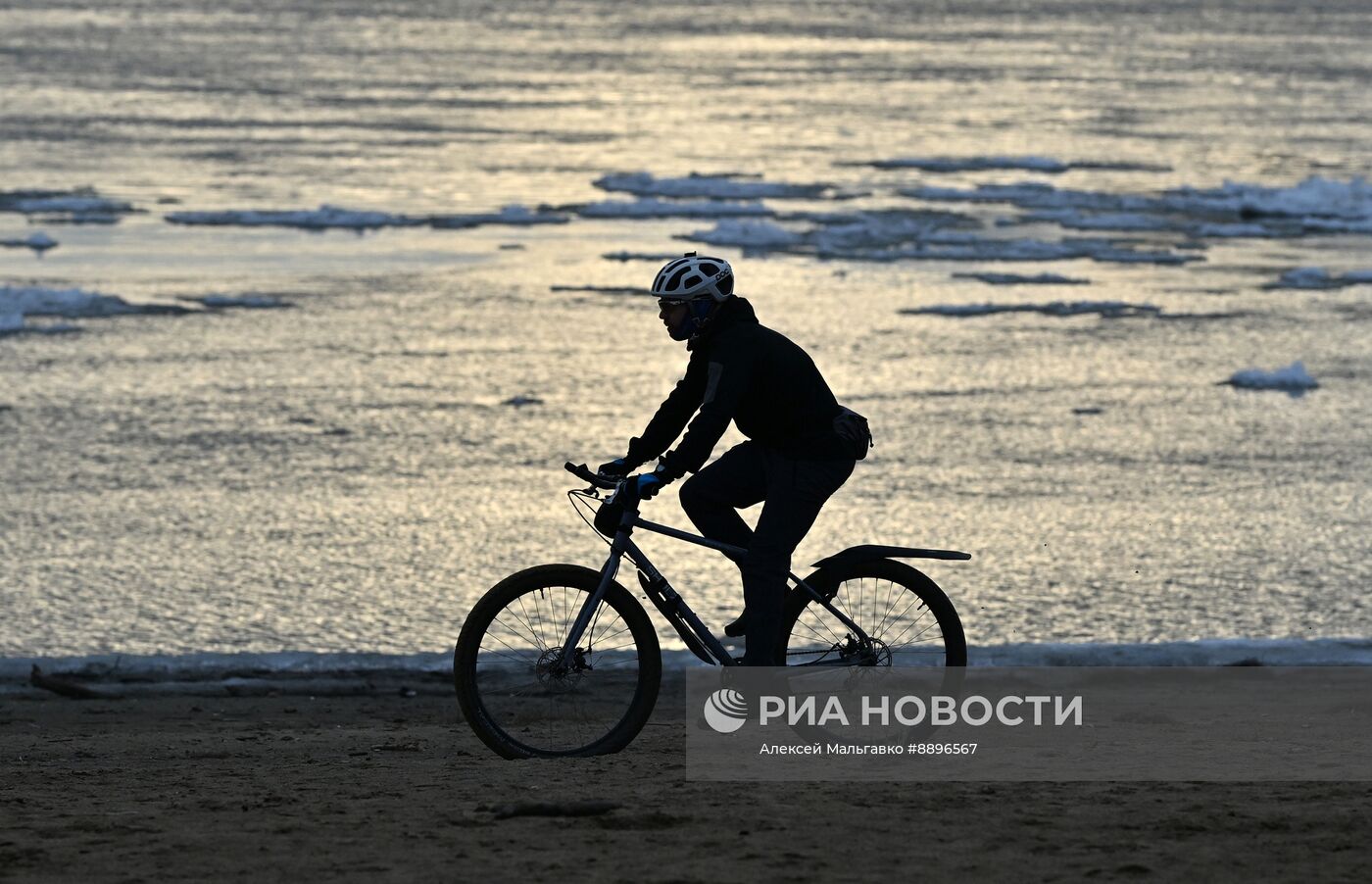 Ледоход на Иртыше в Омске