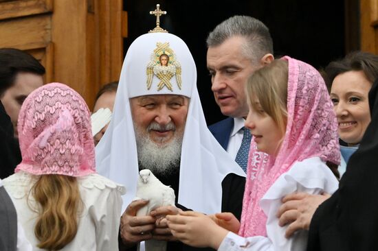 Патриарх Кирилл выпустил голубей в праздник Благовещения
