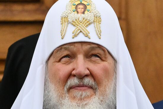 Патриарх Кирилл выпустил голубей в праздник Благовещения