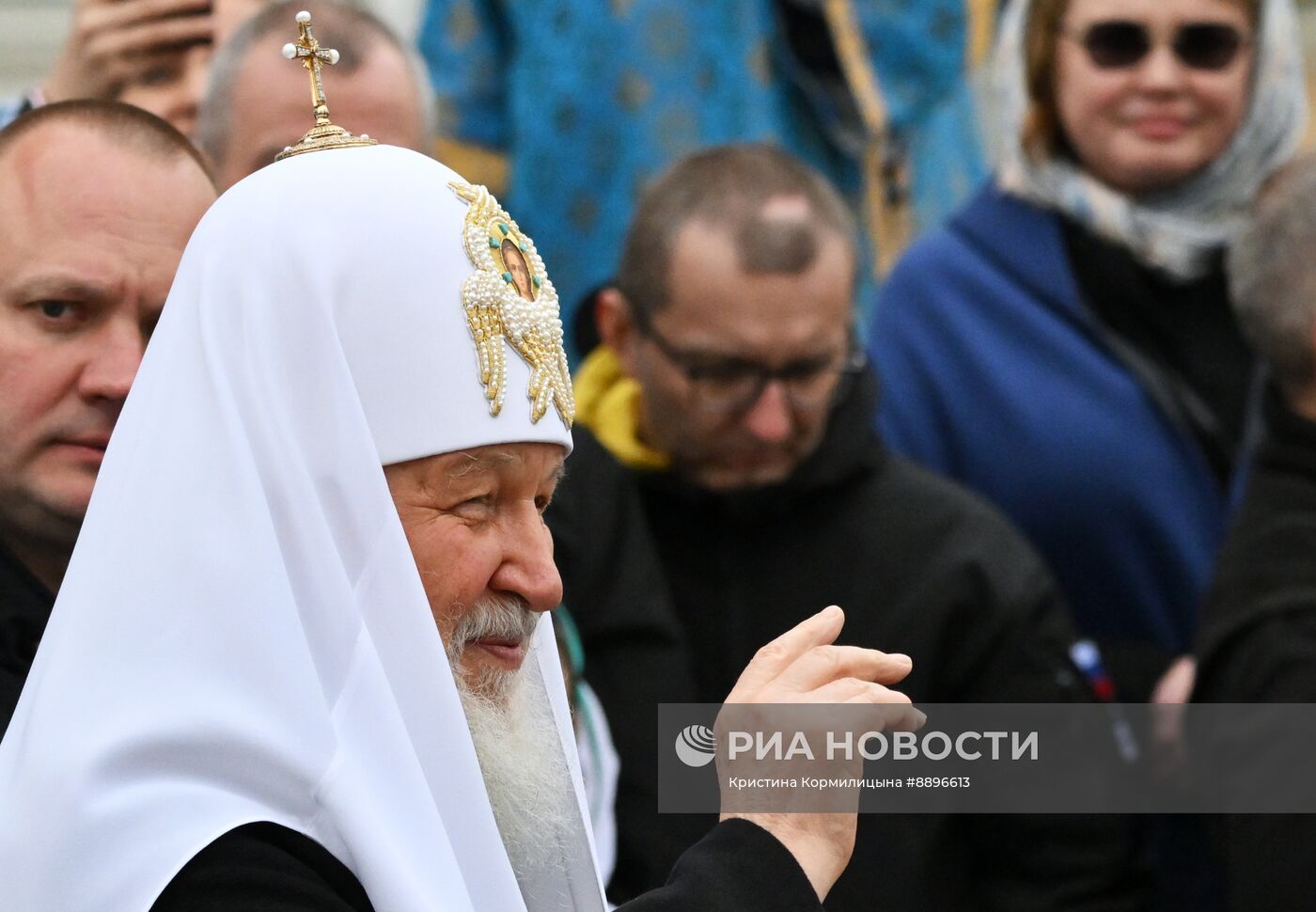 Патриарх Кирилл выпустил голубей в праздник Благовещения