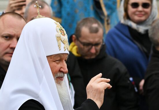 Патриарх Кирилл выпустил голубей в праздник Благовещения