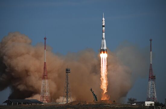 Запуск РН "Союз-2.1а" с кораблем "Союз МС-27" с космодрома Байконур
