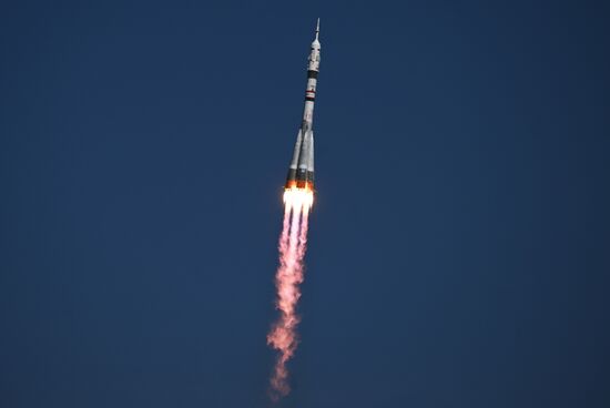 Запуск РН "Союз-2.1а" с кораблем "Союз МС-27" с космодрома Байконур