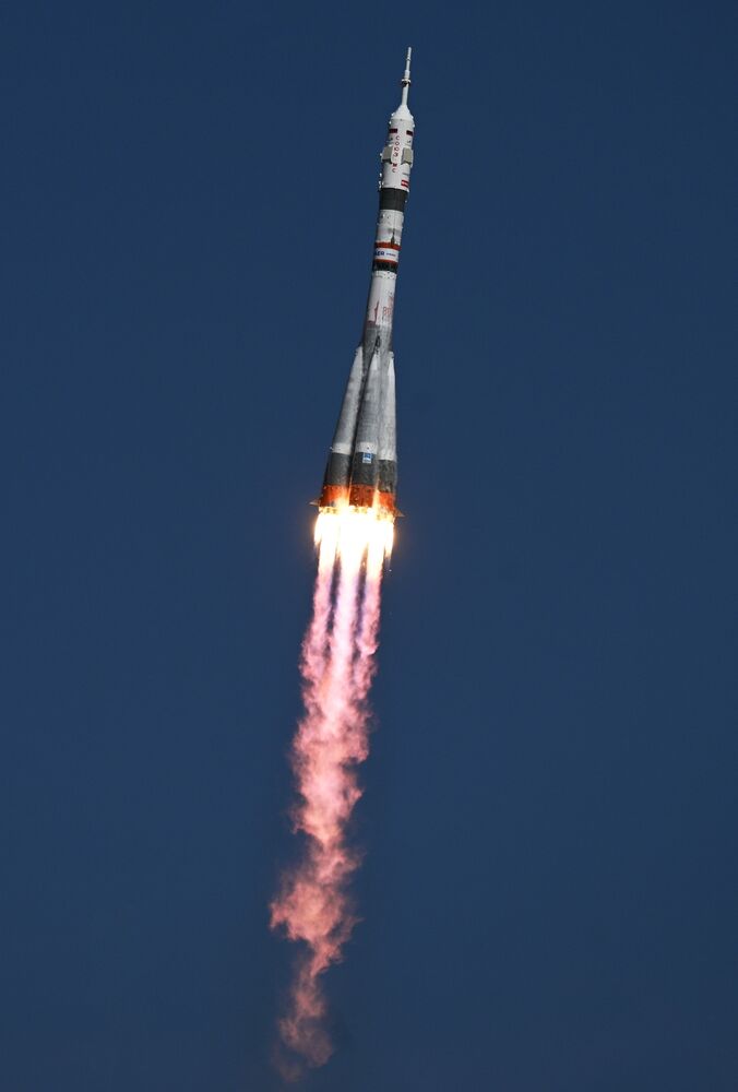 Запуск РН "Союз-2.1а" с кораблем "Союз МС-27" с космодрома Байконур