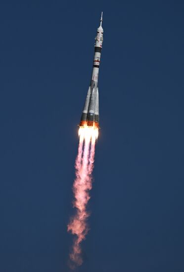 Запуск РН "Союз-2.1а" с кораблем "Союз МС-27" с космодрома Байконур
