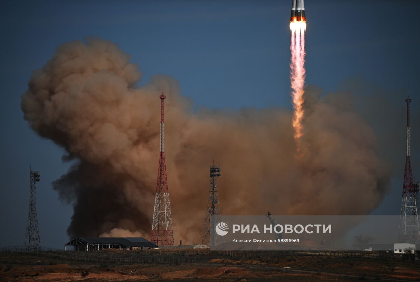 Запуск РН "Союз-2.1а" с кораблем "Союз МС-27" с космодрома Байконур