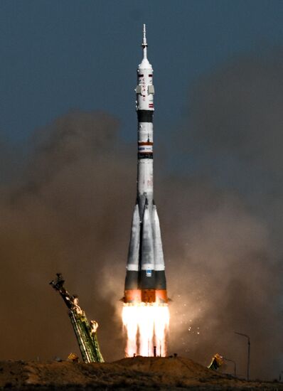 Запуск РН "Союз-2.1а" с кораблем "Союз МС-27" с космодрома Байконур