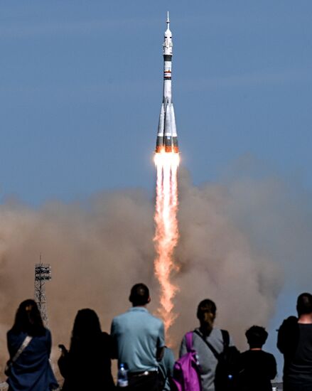 Запуск РН "Союз-2.1а" с кораблем "Союз МС-27" с космодрома Байконур