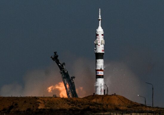 Запуск РН "Союз-2.1а" с кораблем "Союз МС-27" с космодрома Байконур