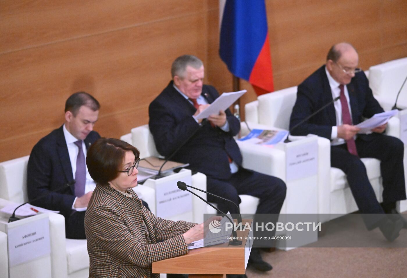 Рассмотрение отчета ЦБ за 2024 год на заседаниях фракций в Госдуме