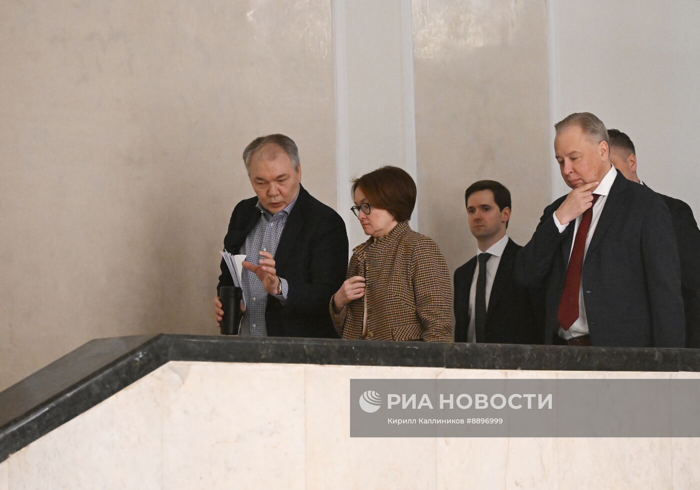 Рассмотрение отчета ЦБ за 2024 год на заседаниях фракций в Госдуме