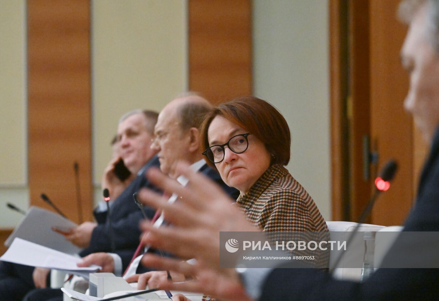 Рассмотрение отчета ЦБ за 2024 год на заседаниях фракций в Госдуме