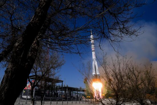 Запуск РН "Союз-2.1а" с кораблем "Союз МС-27" с космодрома Байконур