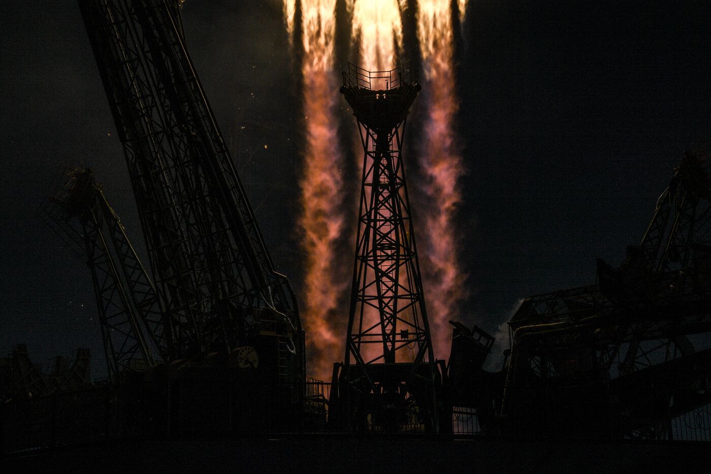 Запуск РН "Союз-2.1а" с кораблем "Союз МС-27" с космодрома Байконур