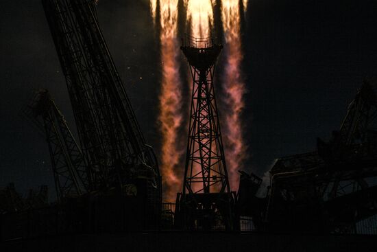 Запуск РН "Союз-2.1а" с кораблем "Союз МС-27" с космодрома Байконур