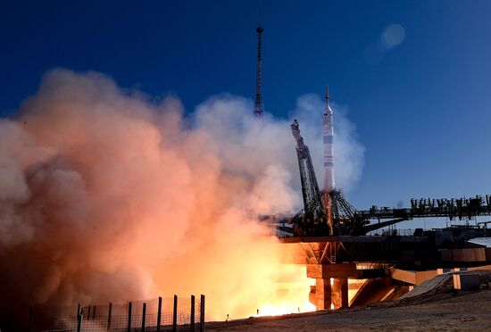 Запуск РН "Союз-2.1а" с кораблем "Союз МС-27" с космодрома Байконур