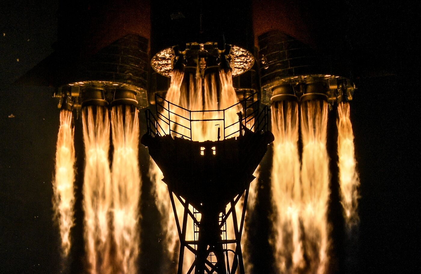 Запуск РН "Союз-2.1а" с кораблем "Союз МС-27" с космодрома Байконур