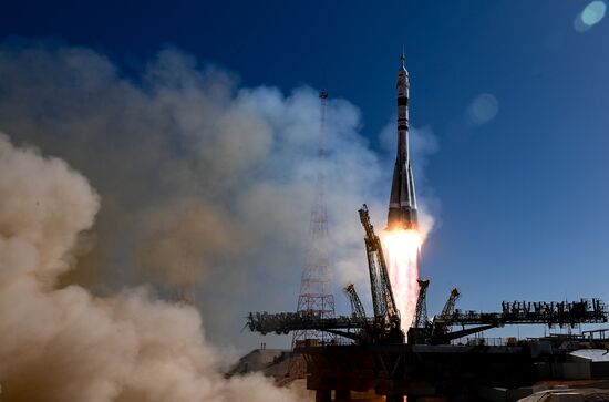 Запуск РН "Союз-2.1а" с кораблем "Союз МС-27" с космодрома Байконур