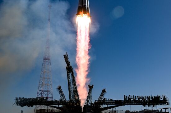 Запуск РН "Союз-2.1а" с кораблем "Союз МС-27" с космодрома Байконур