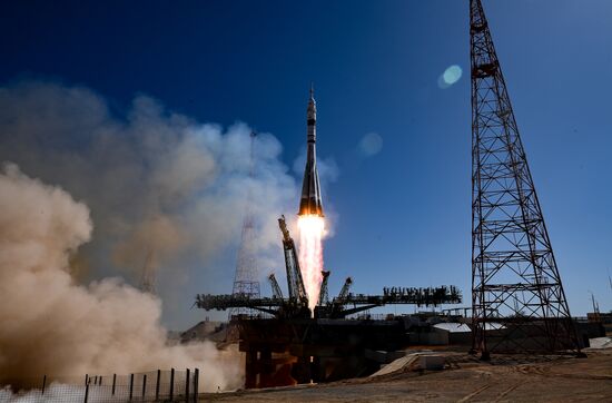 Запуск РН "Союз-2.1а" с кораблем "Союз МС-27" с космодрома Байконур