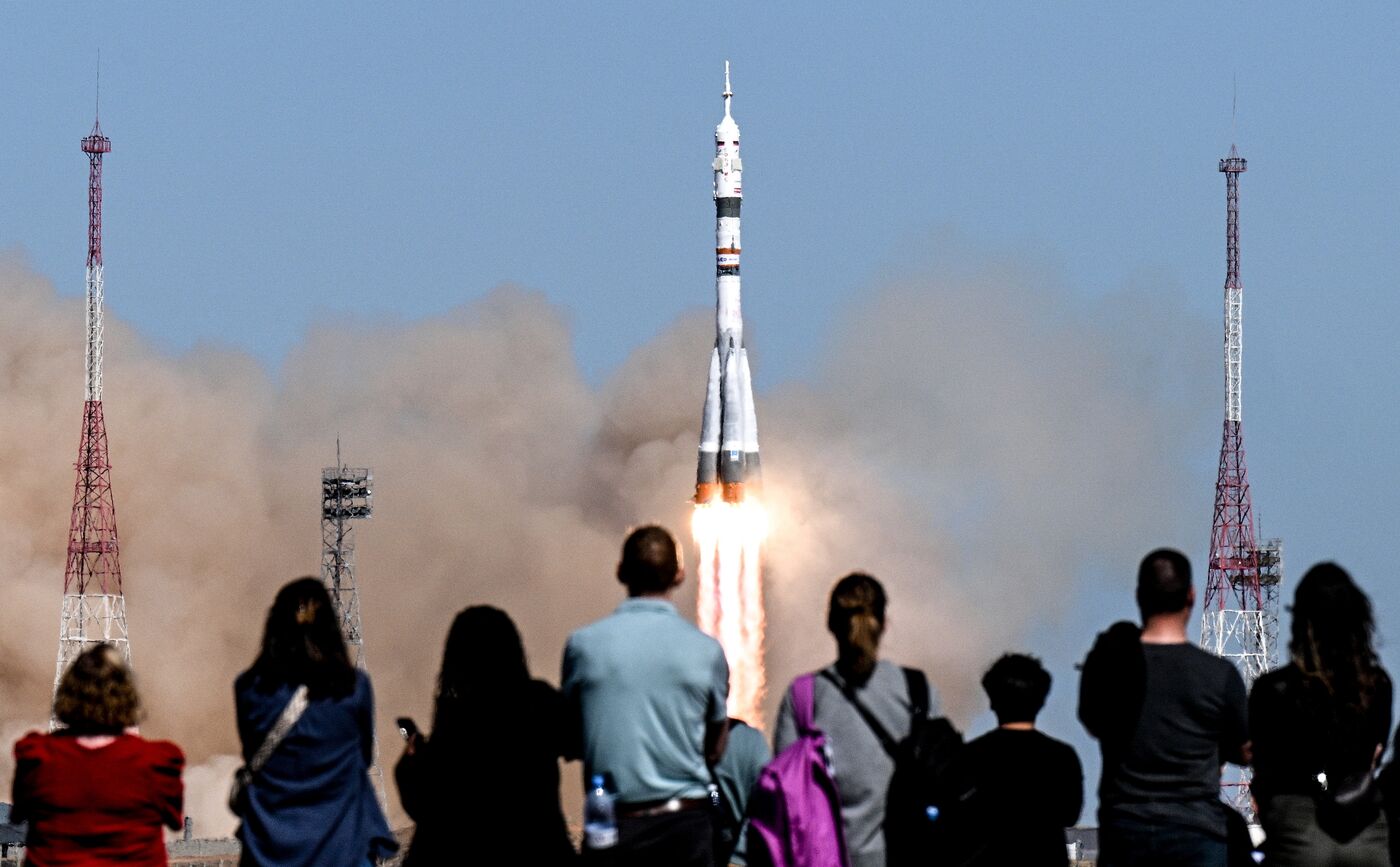 Запуск РН "Союз-2.1а" с кораблем "Союз МС-27" с космодрома Байконур