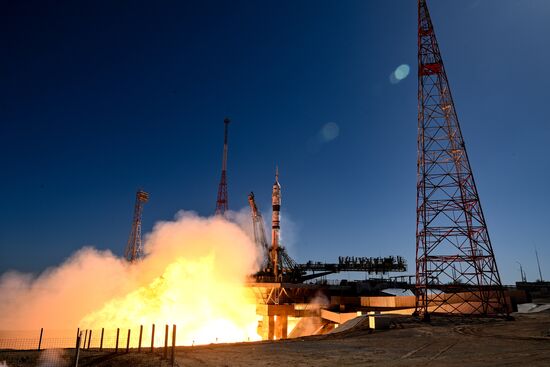 Запуск РН "Союз-2.1а" с кораблем "Союз МС-27" с космодрома Байконур