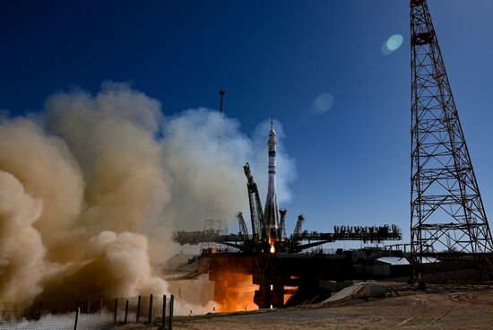 Запуск РН "Союз-2.1а" с кораблем "Союз МС-27" с космодрома Байконур